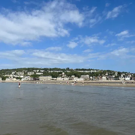 Agreable Maison Moderne, Entre Campagne Et ! בית נופש Dozulé